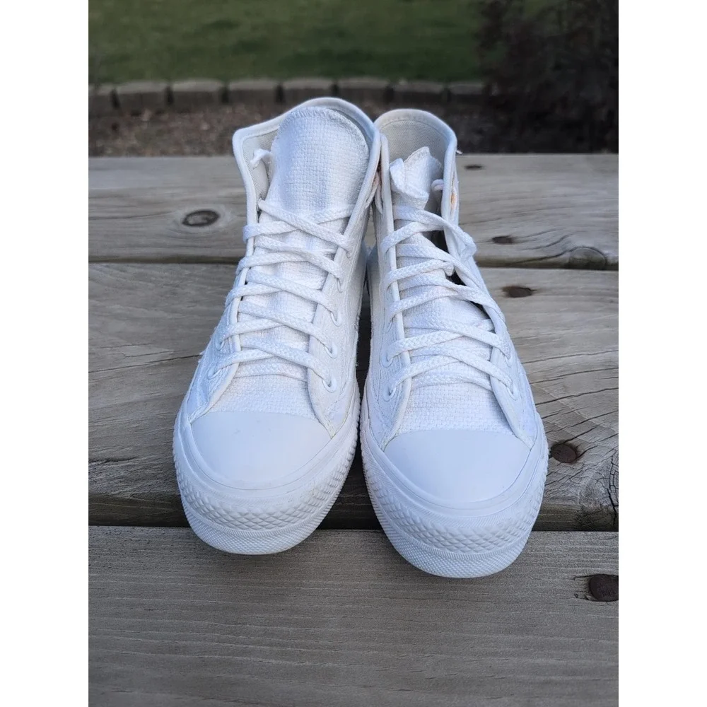 Converse Chuck Taylor White High Lift  Sneakers Floral Embroidery Women Sz  6.5 - Picture 2 of 9